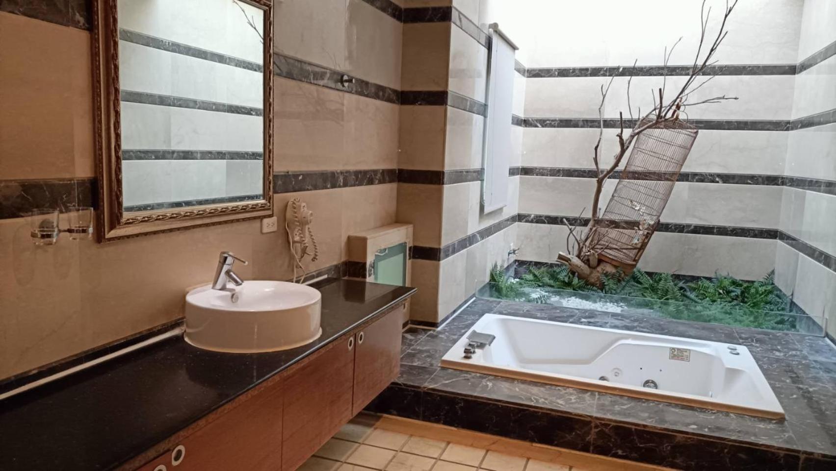 御花園商務旅舘虎尾舘-金花園汽車旅舘066 Motel Huwei Dış mekan fotoğraf